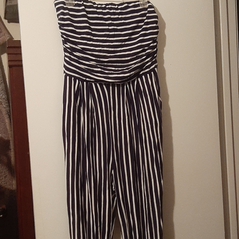 Cute sleeveless jumpsuit